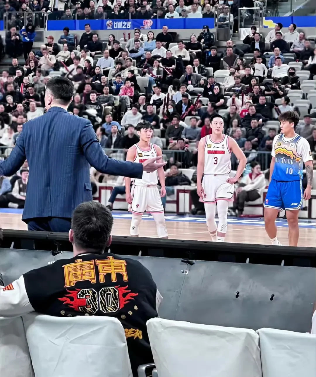 包含欧篮联赛前走向成谜,广东宏远回应争议,话题不断,赛季目标并未改变的词条 包含欧篮联赛前走向成谜,广东宏远回应争议,话题不断,赛季目标并未改变的词条