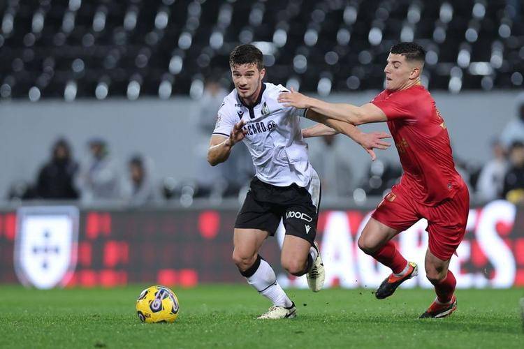 包含从洛杉矶湖人官宣签约备战法甲到赛前葡萄牙体育调整名单以备欧超杯，斯图加特清晨遗憾出局的词条